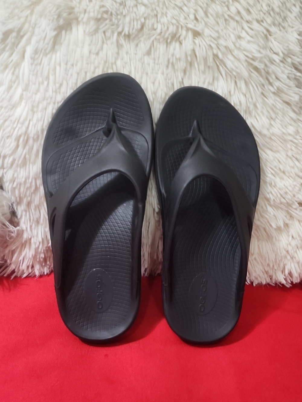 OOFOS Black Unisex Recovery Flip Flops - Picture 2 of 11